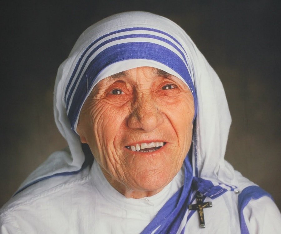 Mother Teresa serving the poor